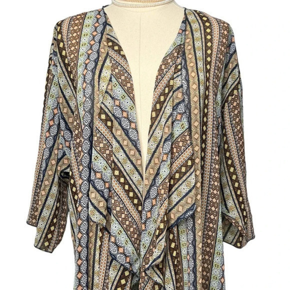 LuLaRoe‎ Geometric Chiffon Cascading Shirley Kimono Size Medium lc112 - Picture 1 of 7